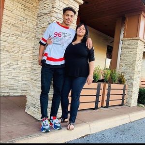 Meet your Posher, Deandre